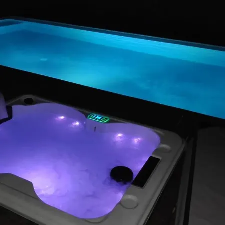 Privee Confort Bed & Breakfast 3*